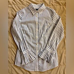 Banana Republic Riley White&blue striped button-up Adorable ruffled cuffs detail
